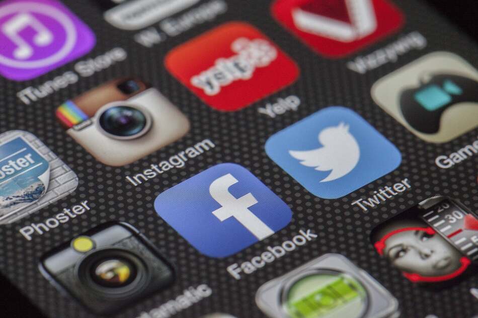 El uso de las redes sociales en el adulto mayor El uso de las redes sociales en el adulto mayor